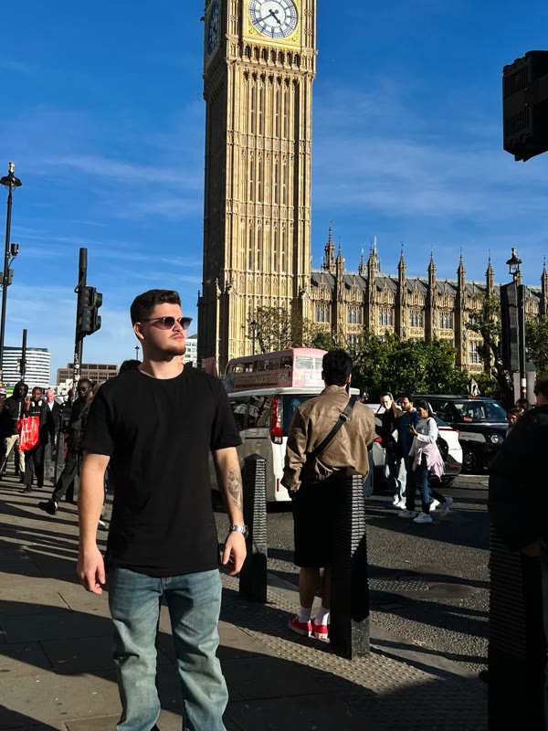 Matheus Caldas in London
